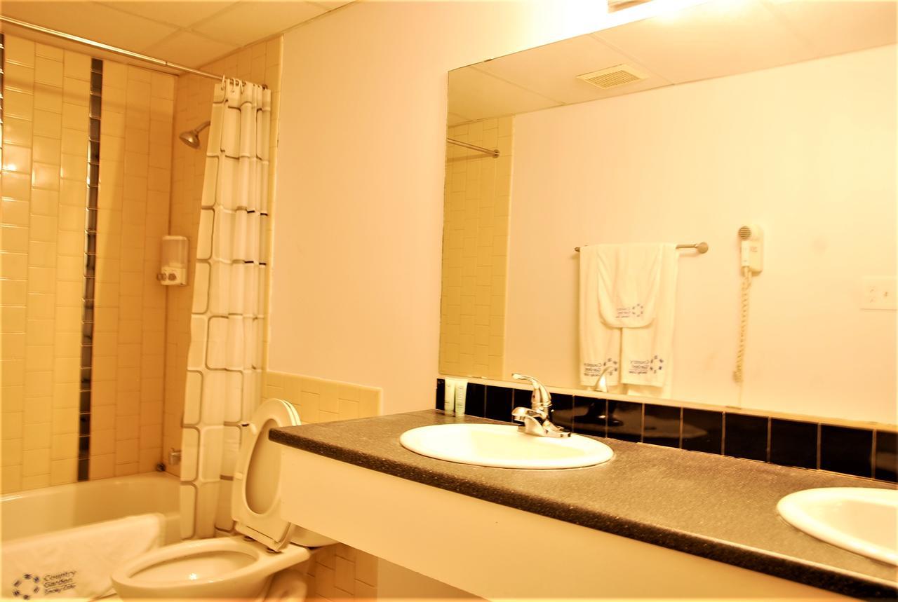 Country Garden Inn & Restaurant Smoky Lake Ngoại thất bức ảnh