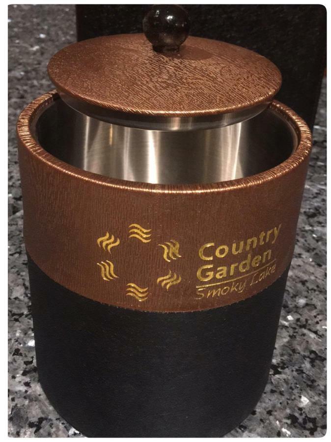 Country Garden Inn & Restaurant Smoky Lake Ngoại thất bức ảnh